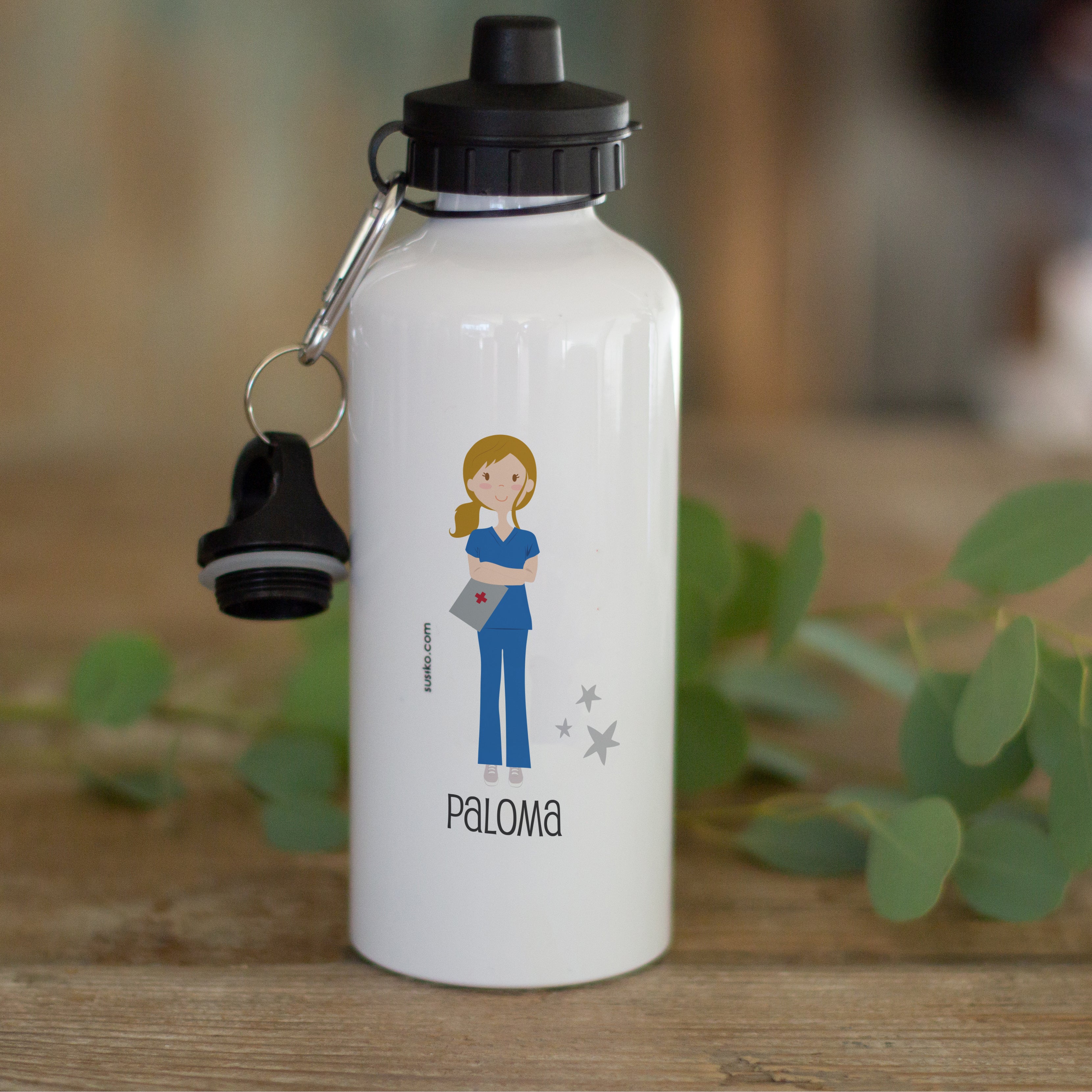 Nuestra botella termica es súper práctica: mantendrá el agua fresquita durante más tiempo y la podrás llevar en la mochila o en el bolso sin peligro a que se derrame ni una gota.