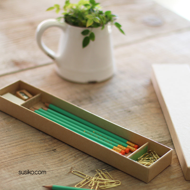 La caja de lápices personalizados es un regalo con éxito garantizado. Son preciosos y súper útiles.